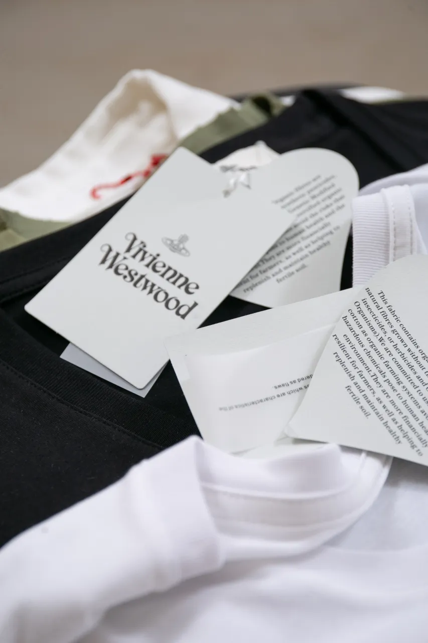 vivienne west wood Queen Mother West U-neck Hot Diamond Saturn Logo Big T Short Sleeves 220g 32 Count High Density Double Yarn Pure Cotton Size: XS-L Color: White Black